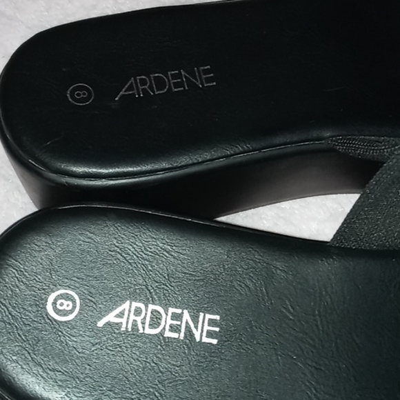 Ardene -Brand new black platform sandals - Picture 3 of 4